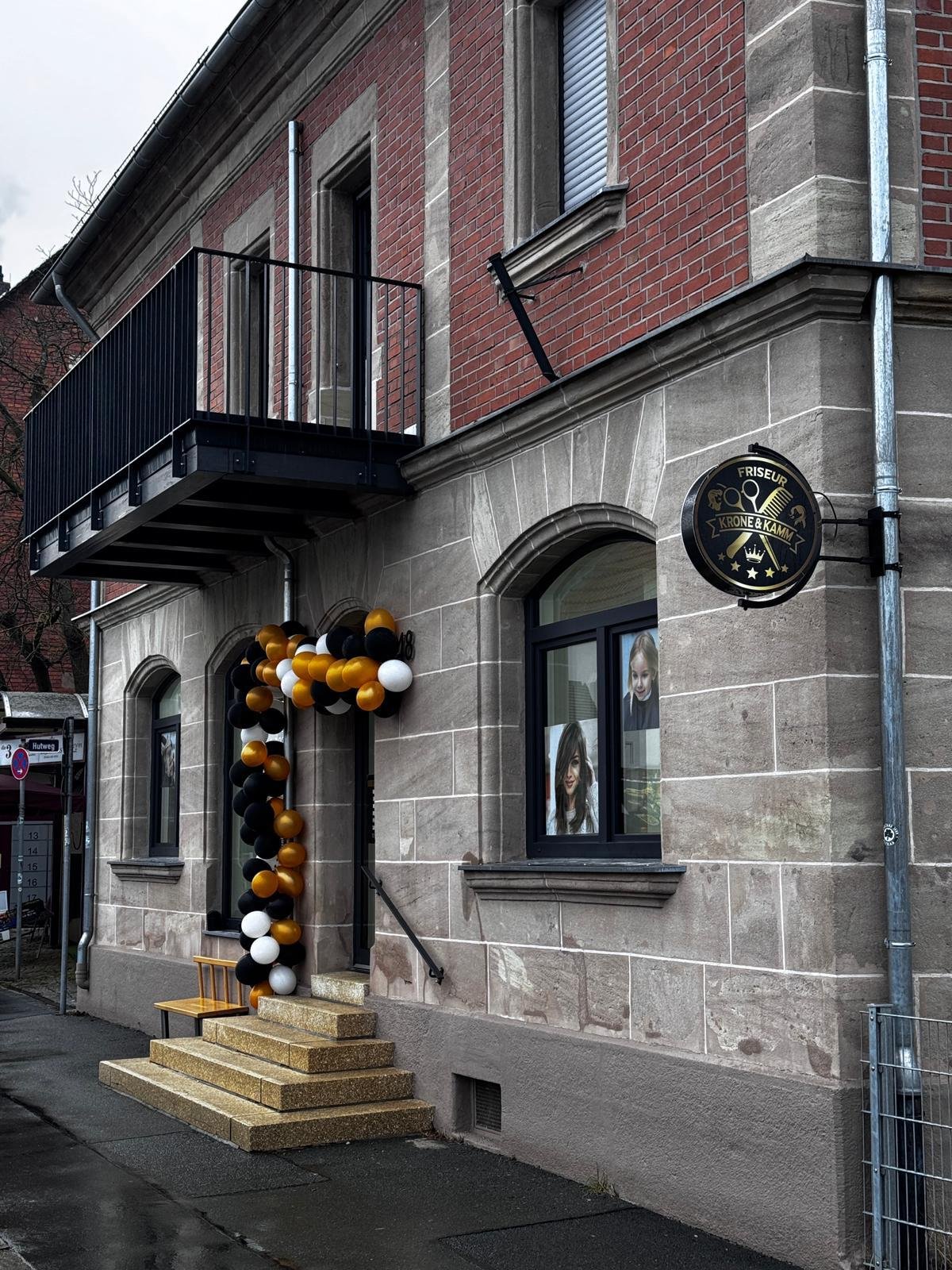 Außenansicht – Krone & Kamm in Burgfarrnbach